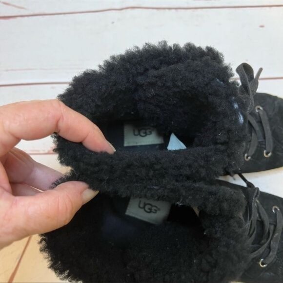 UGG Black Suede Lace Up Fleece Lined Booties Sz 7 - Picture 10 of 10